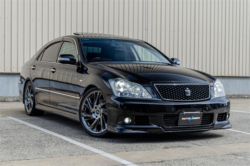 Black Toyota Crown VIP — handpicked Automobex stock